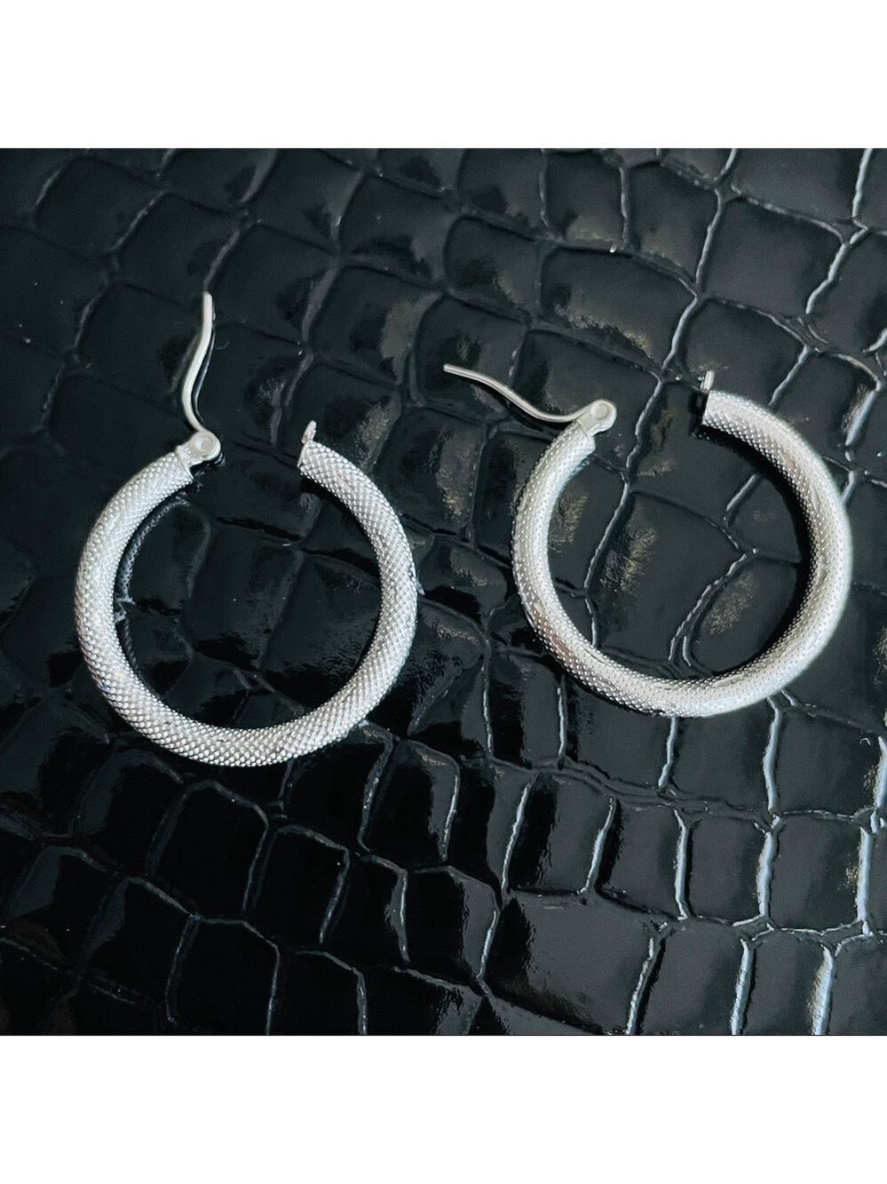 14K White Gold JAW Signed Textured Mesh Diamond Cut Hoop Earrings - Picture 8 of 8